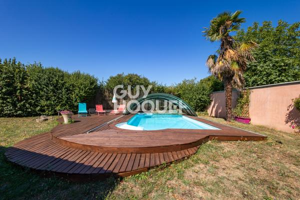 Maison plain-pied, piscine et terrain arboré de 1 645 m² — Chavanoz