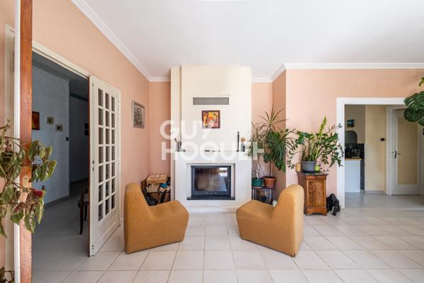 Maison plain-pied, piscine et terrain arboré de 1 645 m² — Chavanoz