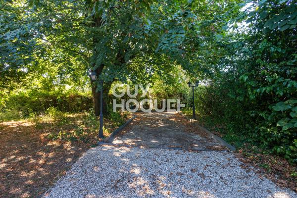 Maison plain-pied, piscine et terrain arboré de 1 645 m² — Chavanoz