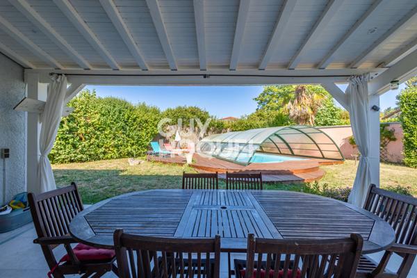 Maison plain-pied, piscine et terrain arboré de 1 645 m² — Chavanoz