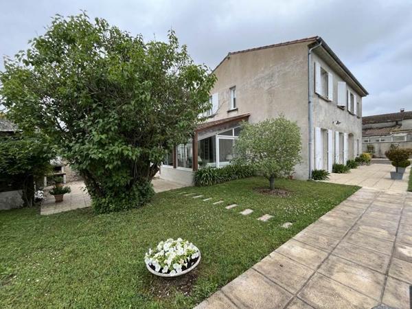 Maison à vendre |  Beauvais-sur-Matha |  7 pièces | 220 m²