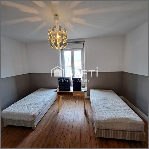 Maison de bourg avec terrain et dépendance !