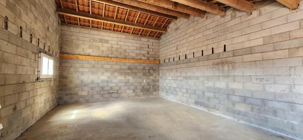 VIVONNE - TERRAIN CONSTRUCTIBLE VIABILISE- GARAGE