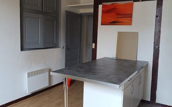 Appartement à louer    1 pièce •  Beaumont-de-Lomagne