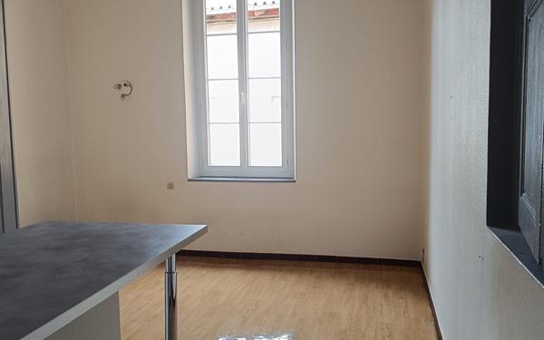 Appartement à louer    1 pièce •  Beaumont-de-Lomagne