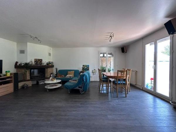 Maison rénovée de plain pied proche commodités