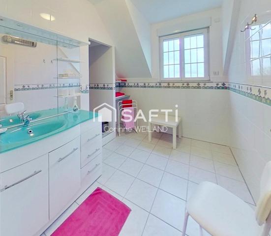 Magnifique maison d'architecte, terrain 16 ares, 6 chambres, 4 salles d'eau, bureaux, sous-sol de 413 m2 dont garage de 312 m2 + garage 2 voitures au RDC