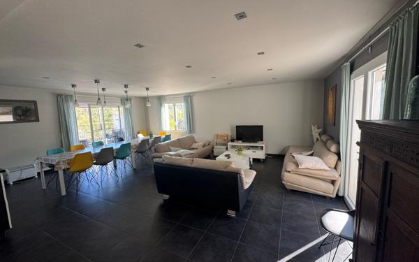 Maison à vendre    8 pièces •  Allemagne-en-Provence