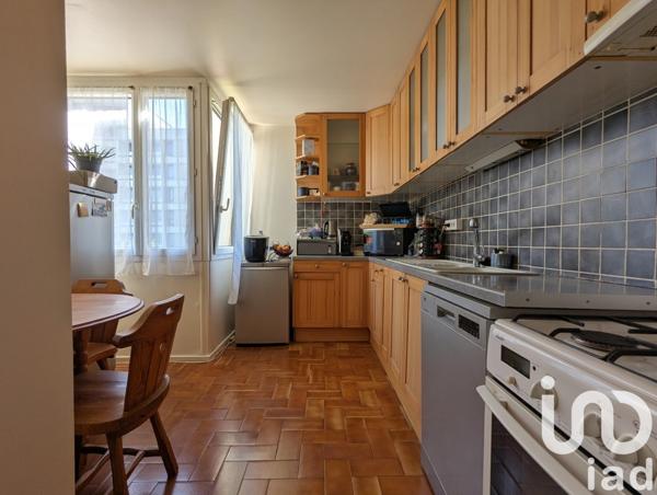 Appartement 4 pièces de 81 m² à Élancourt (78990)