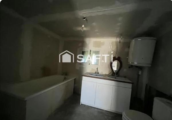 Ensemble immobilier à rénover , gros potentiel a saisir