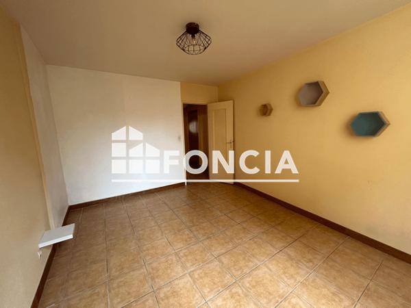 Location Appartement 2 pièces 47.27 m² - 102 RUE GRANDE Mane 04300