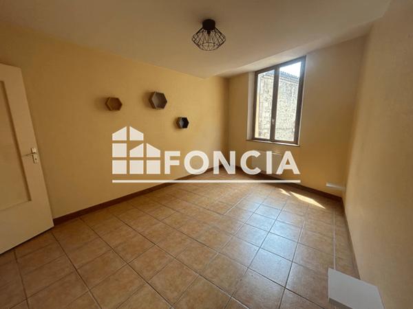 Location Appartement 2 pièces 47.27 m² - 102 RUE GRANDE Mane 04300