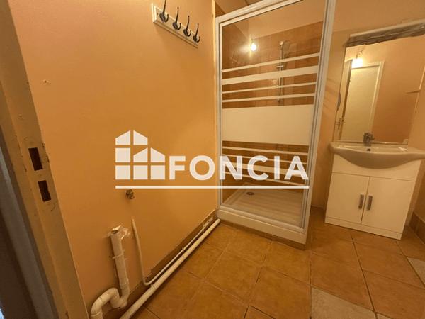 Location Appartement 2 pièces 47.27 m² - 102 RUE GRANDE Mane 04300