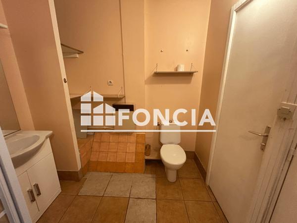 Location Appartement 2 pièces 47.27 m² - 102 RUE GRANDE Mane 04300