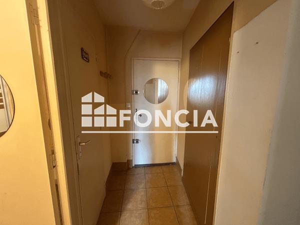 Location Appartement 2 pièces 47.27 m² - 102 RUE GRANDE Mane 04300