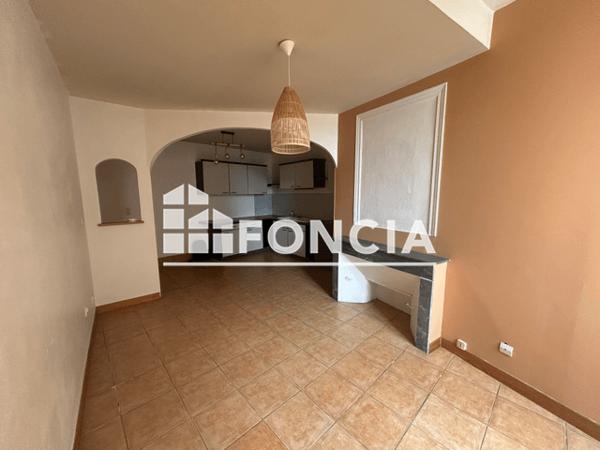 Location Appartement 2 pièces 47.27 m² - 102 RUE GRANDE Mane 04300