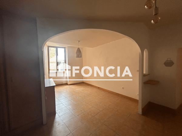 Location Appartement 2 pièces 47.27 m² - 102 RUE GRANDE Mane 04300
