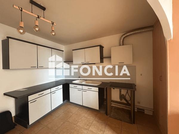 Location Appartement 2 pièces 47.27 m² - 102 RUE GRANDE Mane 04300