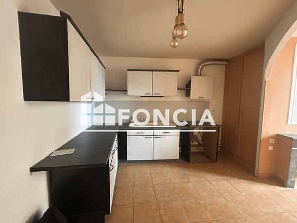 Location Appartement 2 pièces 47.27 m² - 102 RUE GRANDE Mane 04300