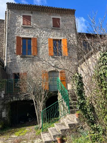 Sud Ardèche Les Vans : Maison de Caractère avec dépendance , terrain 1113 m2