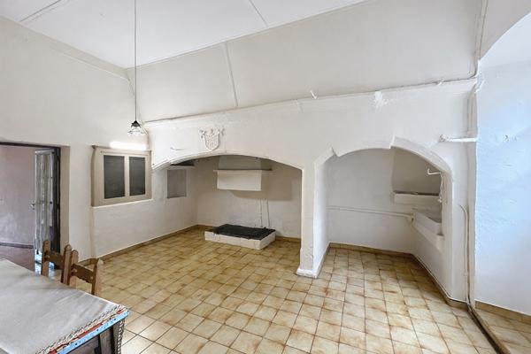 Sud Ardèche Les Vans : Maison de Caractère avec dépendance , terrain 1113 m2