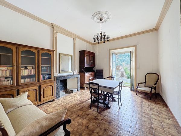 Sud Ardèche Les Vans : Maison de Caractère avec dépendance , terrain 1113 m2