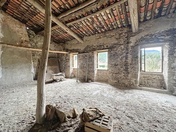 Sud Ardèche Les Vans : Maison de Caractère avec dépendance , terrain 1113 m2