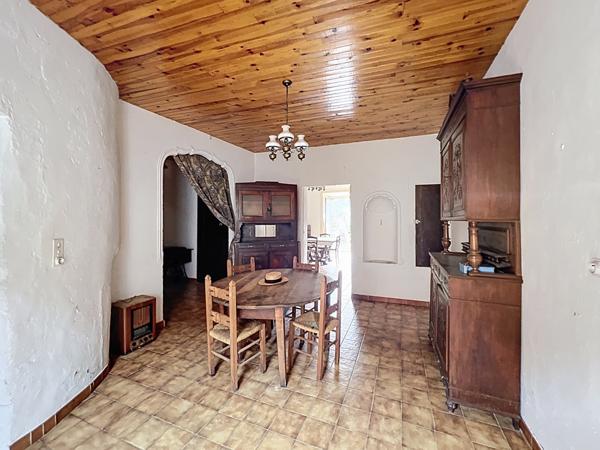 Sud Ardèche Les Vans : Maison de Caractère avec dépendance , terrain 1113 m2