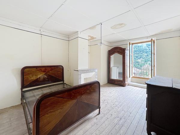 Sud Ardèche Les Vans : Maison de Caractère avec dépendance , terrain 1113 m2