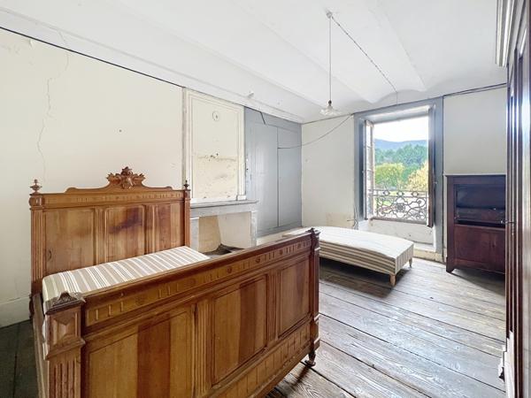 Sud Ardèche Les Vans : Maison de Caractère avec dépendance , terrain 1113 m2