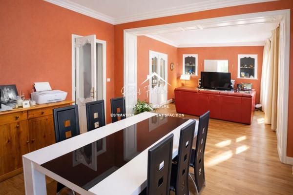 Idéalement situé, en plein coeur de DESCARTES