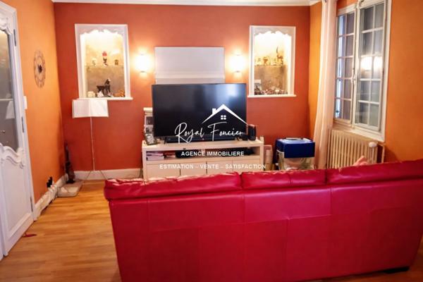 Idéalement situé, en plein coeur de DESCARTES