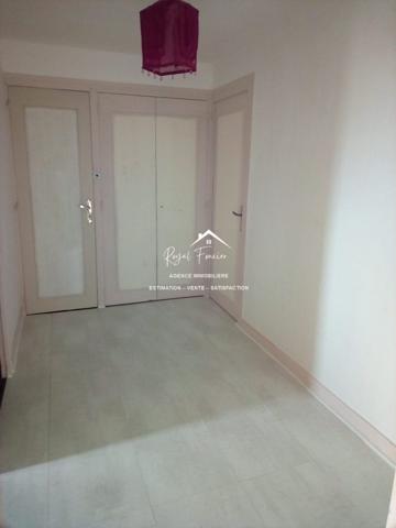 Idéalement situé, en plein coeur de DESCARTES