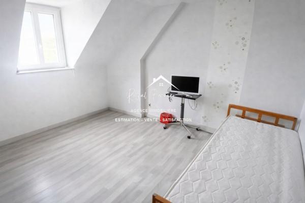 Idéalement situé, en plein coeur de DESCARTES