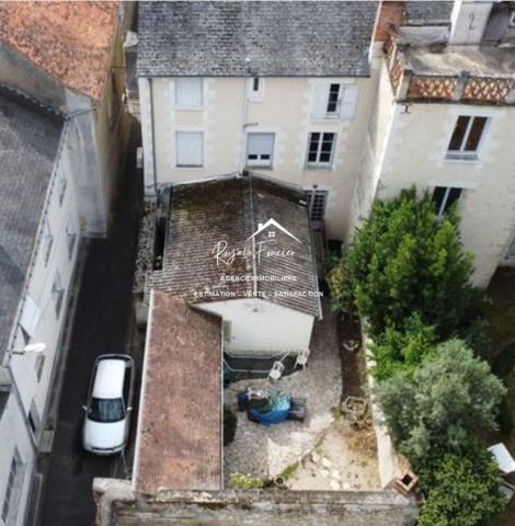 Idéalement situé, en plein coeur de DESCARTES