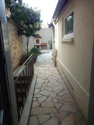 Idéalement situé, en plein coeur de DESCARTES