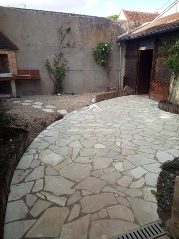 Idéalement situé, en plein coeur de DESCARTES