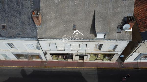 Idéalement situé, en plein coeur de DESCARTES