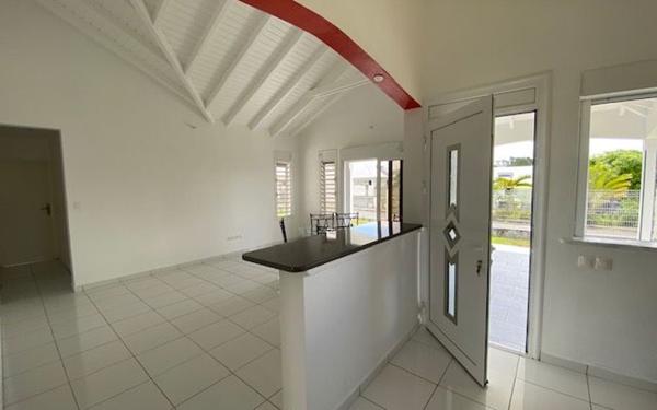 Maison à louer    4 pièces •  Sainte-Anne