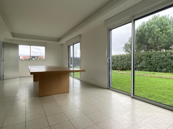 Bureaux 357m² – Beaucouze
