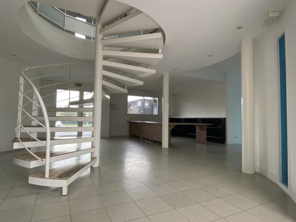 Bureaux 357m² – Beaucouze