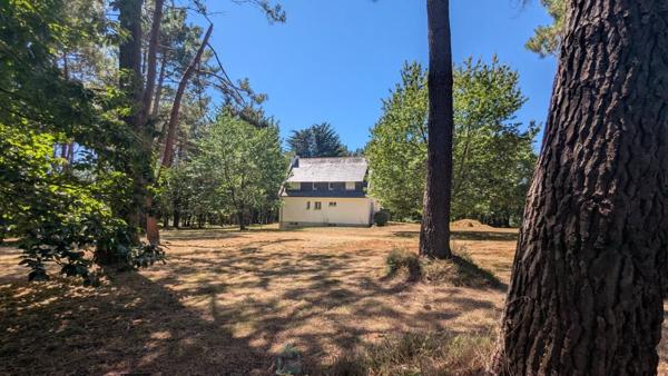 Maison familiale de 5 chambres à rénover – Sous-sol complet – Terrain de 8 291 m² – À 1,6 km de la Petite Mer de Gâvres