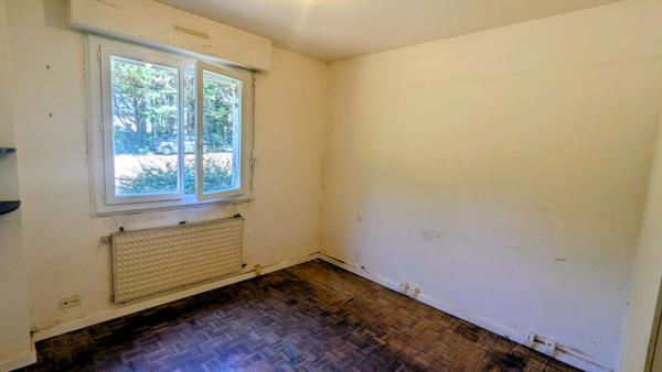 Maison familiale de 5 chambres à rénover – Sous-sol complet – Terrain de 8 291 m² – À 1,6 km de la Petite Mer de Gâvres