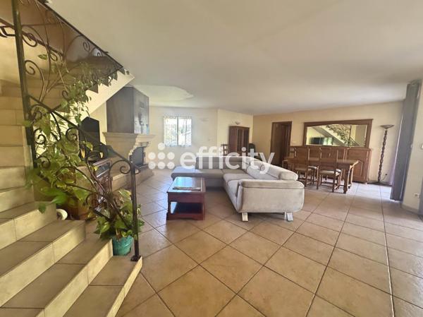 Maison
         6 pièces
        - 160 m² 398 000 € *