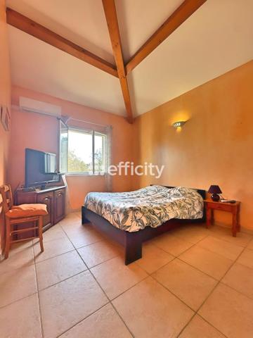 Maison
         6 pièces
        - 160 m² 398 000 € *