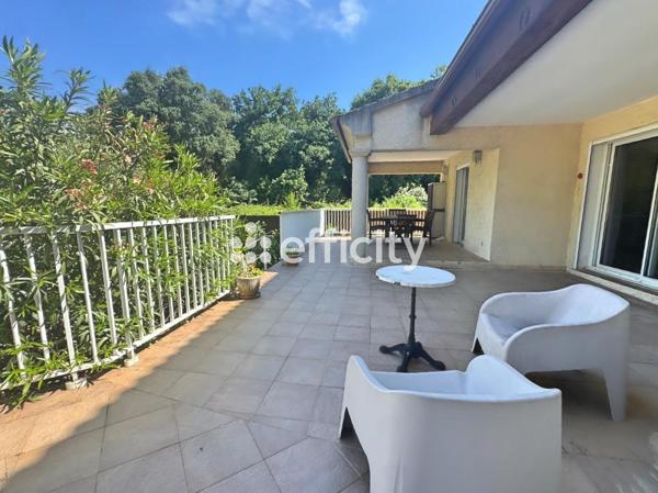 Maison
         6 pièces
        - 160 m² 398 000 € *