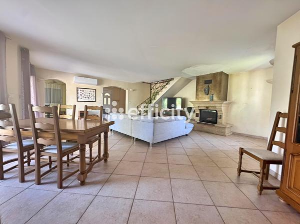 Maison
         6 pièces
        - 160 m² 398 000 € *