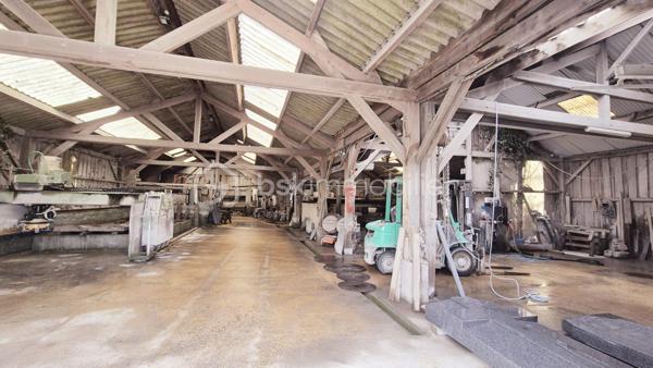 Local d activites de 820 m²