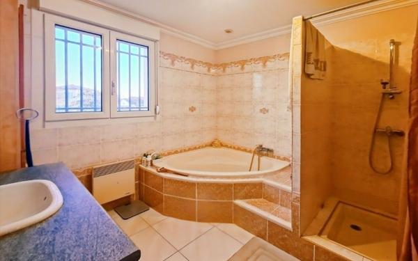 Maison à vendre    4 pièces •  Rodilhan