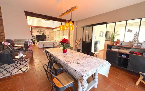 Maison à vendre    8 pièces • 377 m2 Ris-Orangis